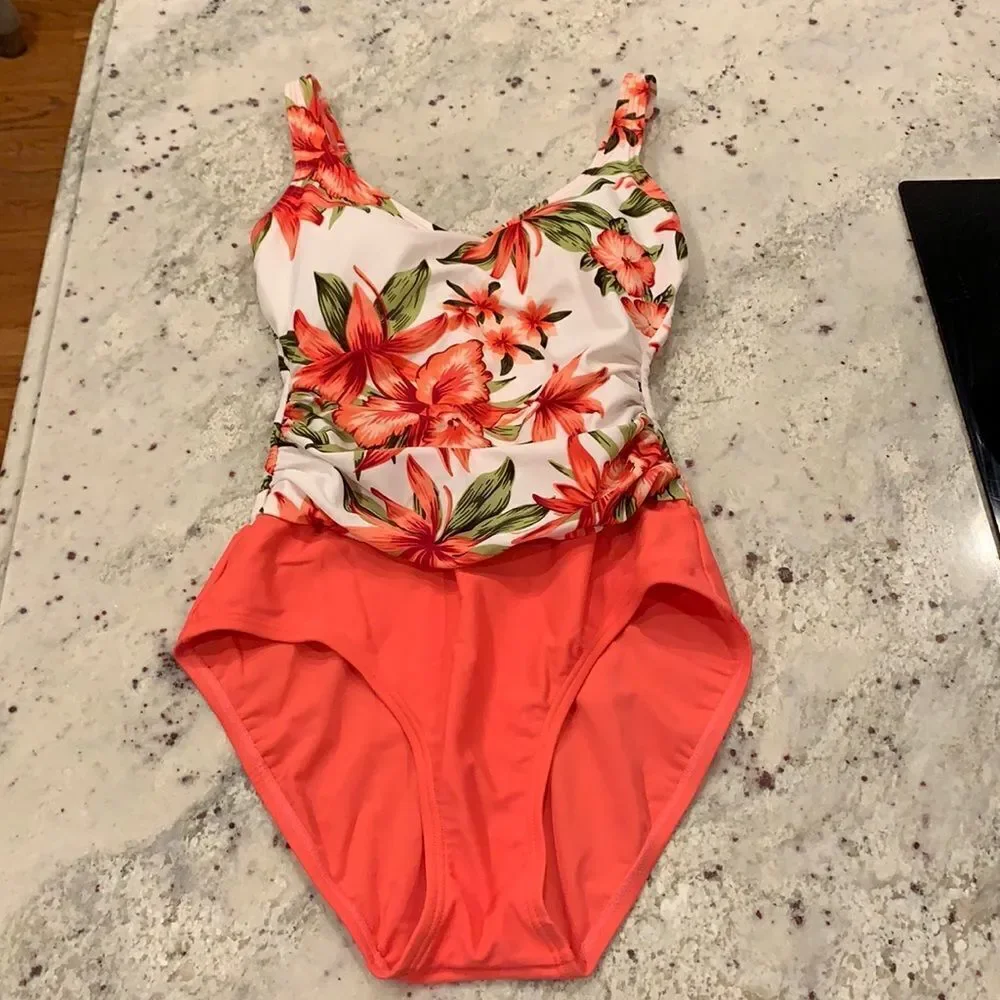 Beach Bay Hibiscus Floral Swimsuit sz 8